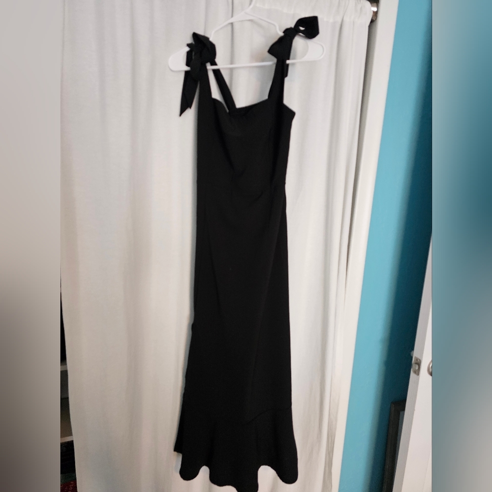 Elegant midi dress. Black. Medium